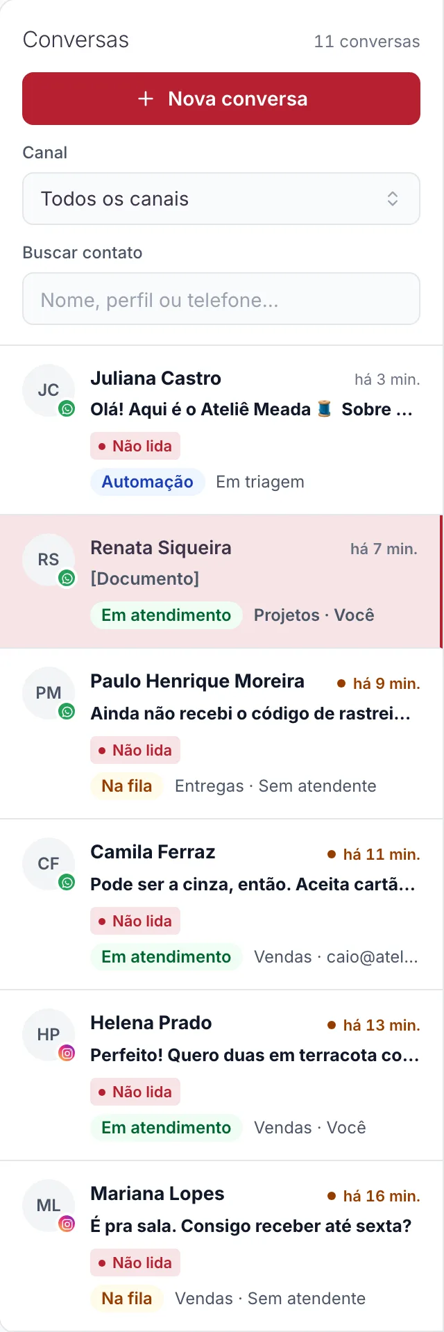 Lista de conversas do Channels misturando WhatsApp e Instagram, com departamento e responsável em cada uma.